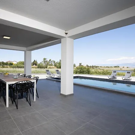 Σπίτι διακοπών Villa Nin *