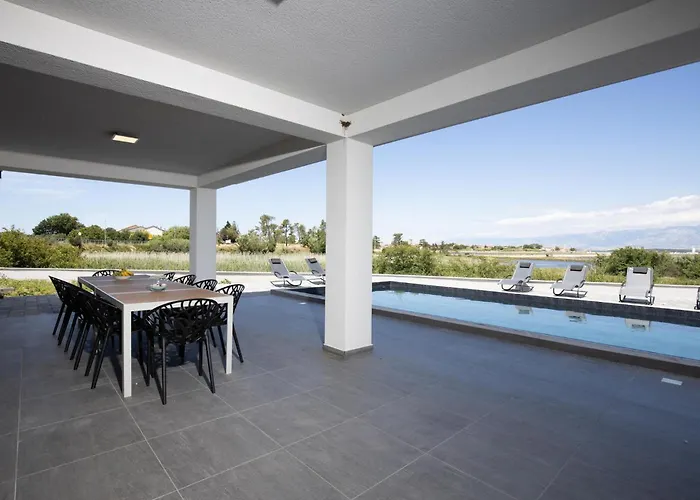 בית נופש Villa Nin *